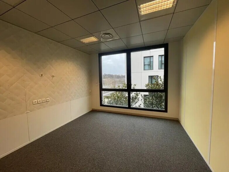 Office in Lyon to rent - Building Photo - Image 2 of 8
