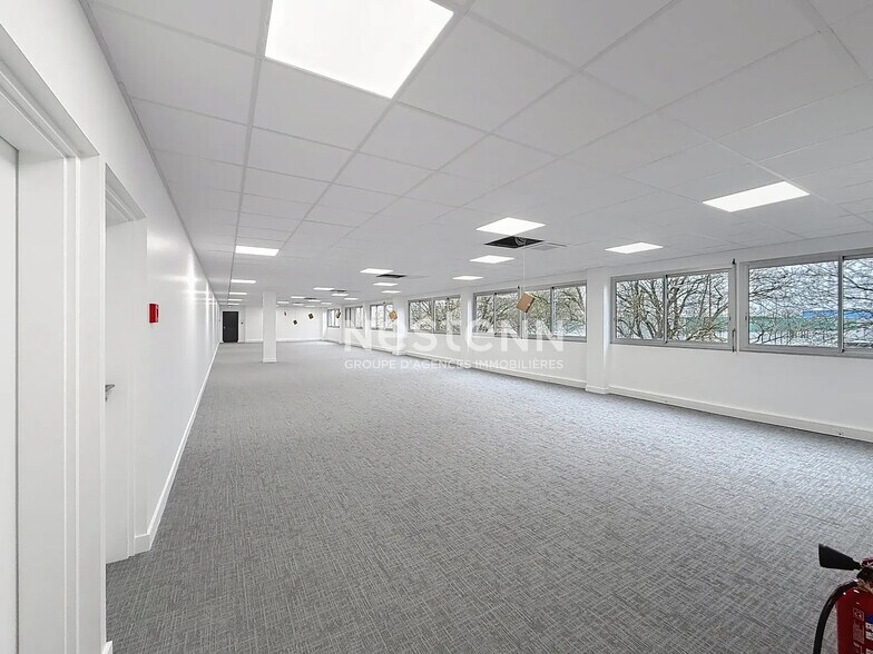 Office in Gonesse to rent - Interior Photo - Image 2 of 8