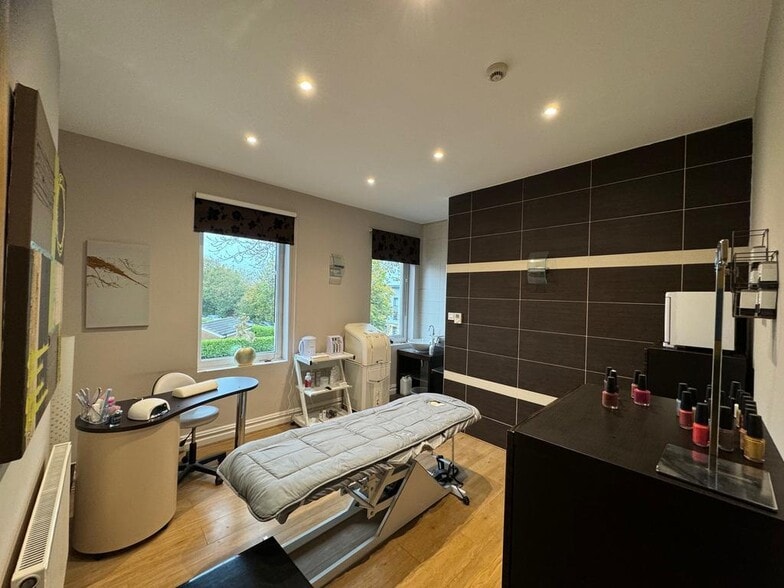 71 Church St, Bolton to rent - Building Photo - Image 3 of 10