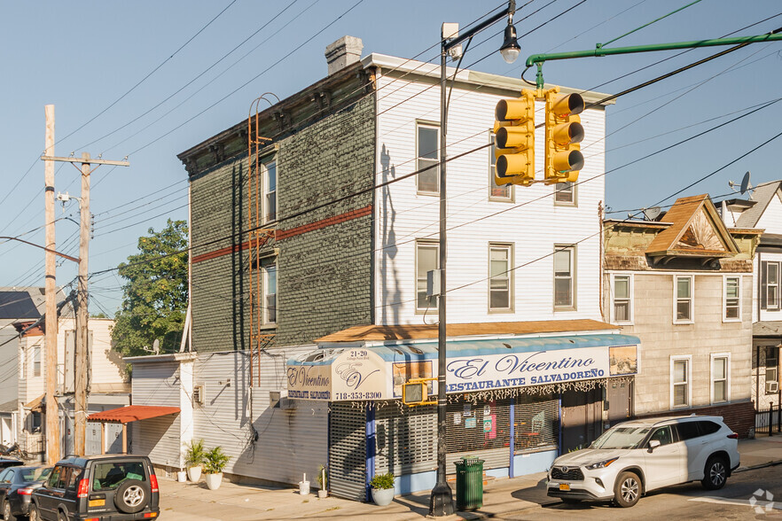 2118-2120 College Point Blvd, College Point, NY for sale - Primary Photo - Image 1 of 1