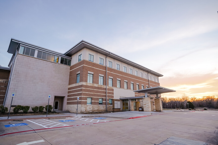 1903 Doctors Hospital Dr, Bridgeport, TX for rent - Building Photo - Image 2 of 7