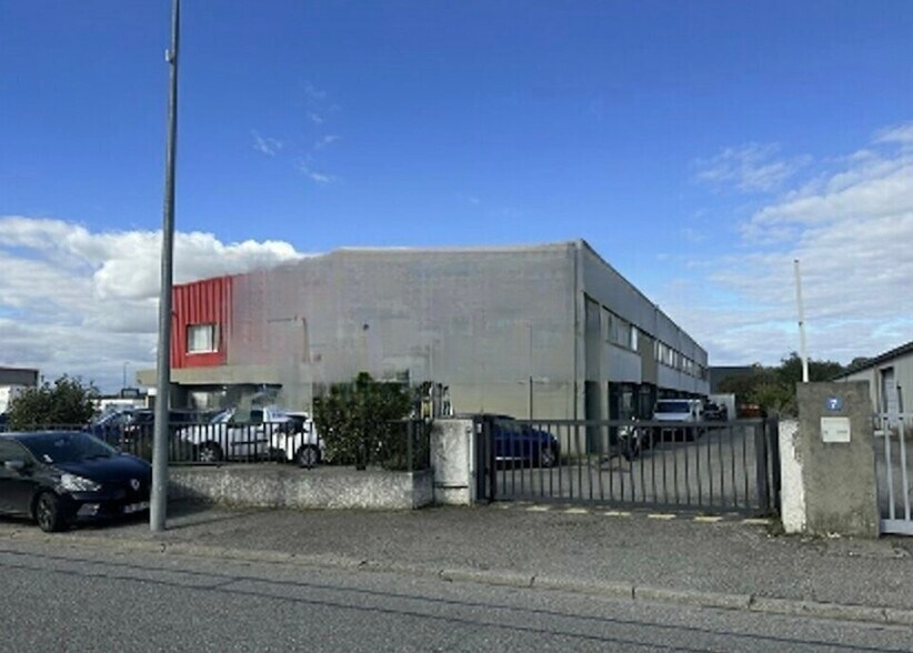 Light Industrial in Chassieu to rent - Building Photo - Image 1 of 5
