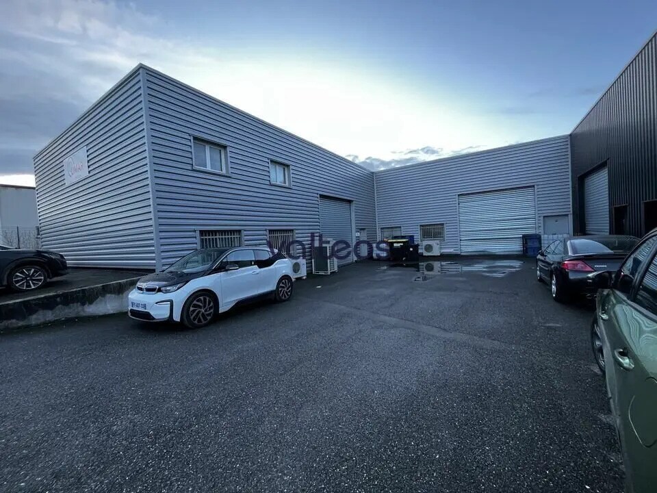 Location Local d'activités 400 m² - Photo 1