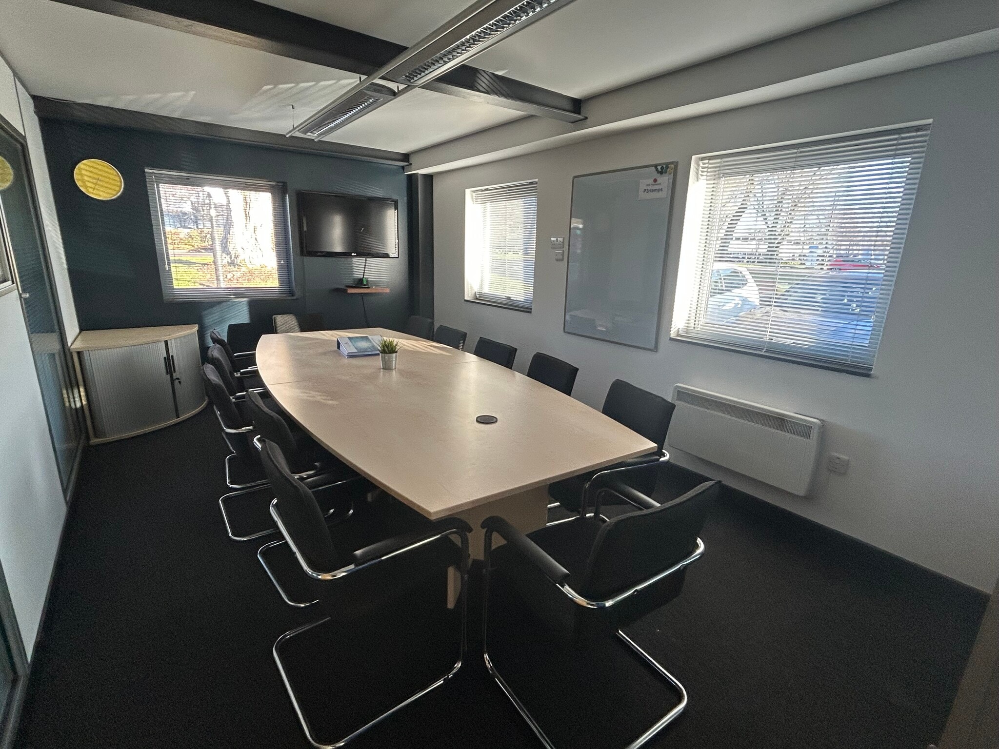 Pine Ct, Swindon to rent Interior Photo- Image 1 of 3