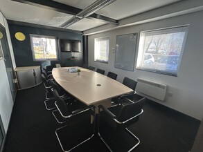 Pine Ct, Swindon to rent Interior Photo- Image 1 of 3