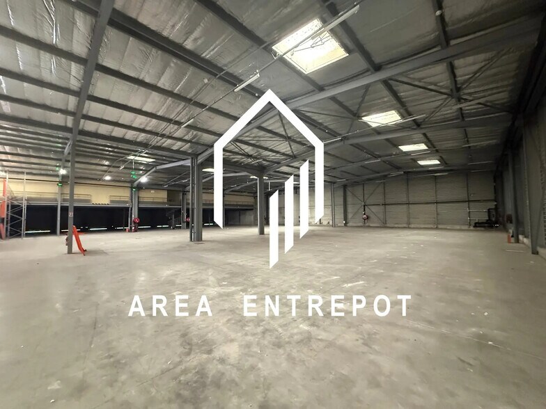 Industrial in Aix-en-Provence to rent - Building Photo - Image 2 of 8