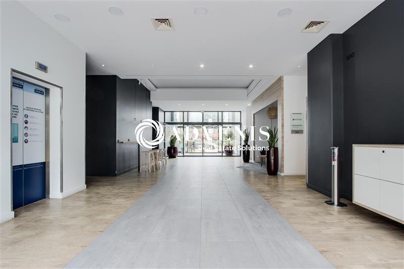 Office in Noisy Le Grand to rent - Lobby - Image 3 of 12
