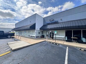 562 Wylie Rd SE, Marietta, GA for rent Building Photo- Image 2 of 15