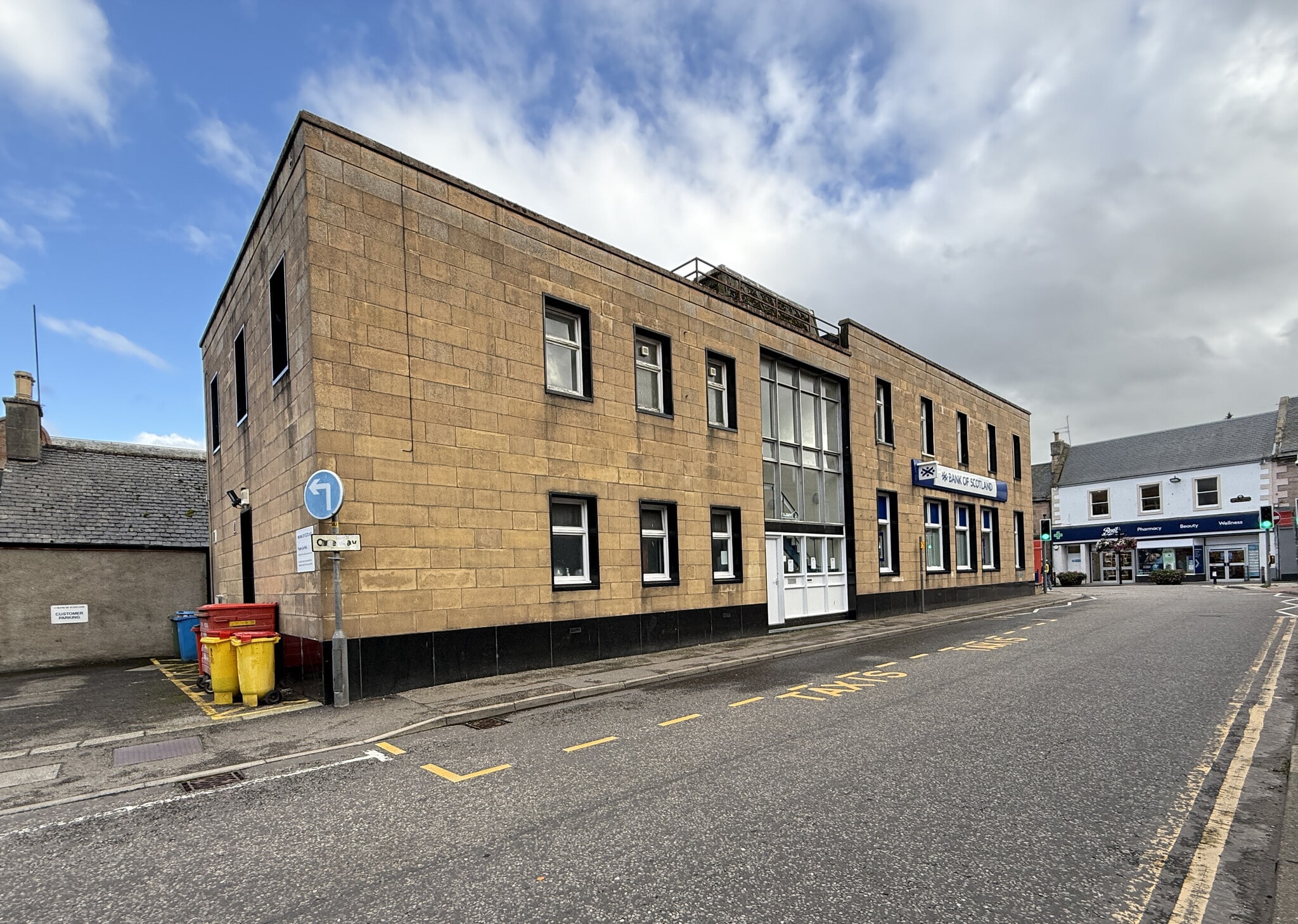 9 Tulloch Street St, Dingwall to rent Building Photo- Image 1 of 5