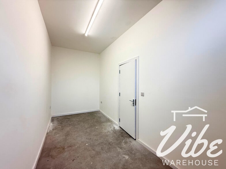 Fountayne Rd, London to rent - Building Photo - Image 2 of 4