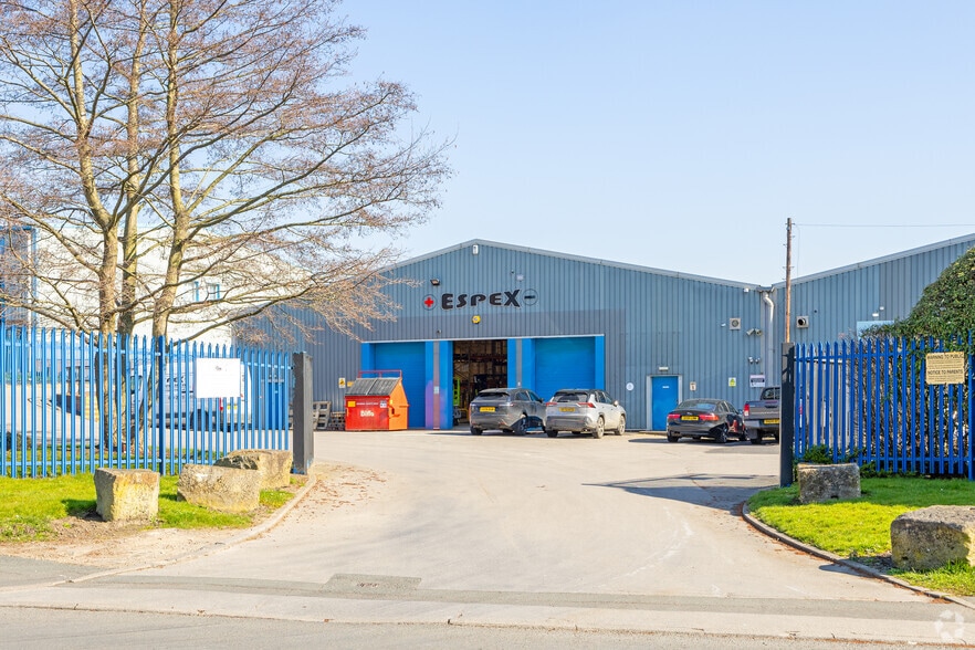 Amberley Rd, Leeds to rent - Building Photo - Image 3 of 3