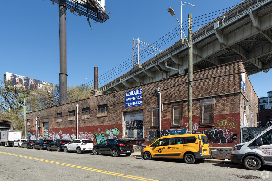 25-25 51st Ave, Long Island City, NY for rent - Primary Photo - Image 1 of 5