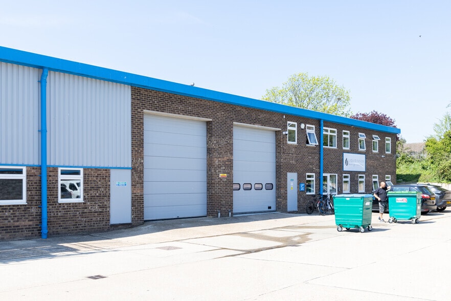 Rectory Farm Rd, Sompting to rent - Building Photo - Image 2 of 3