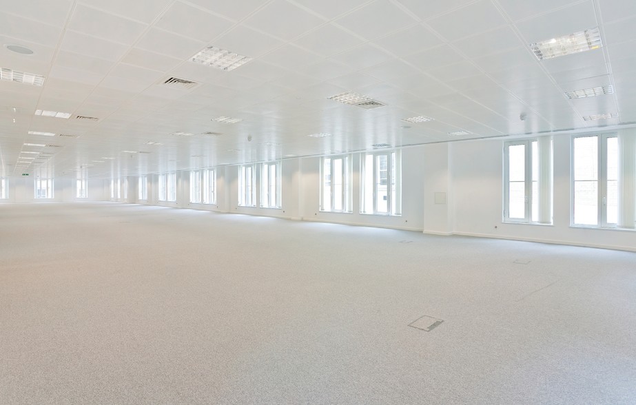 15-17 Furnival St, London to rent - Interior Photo - Image 2 of 8