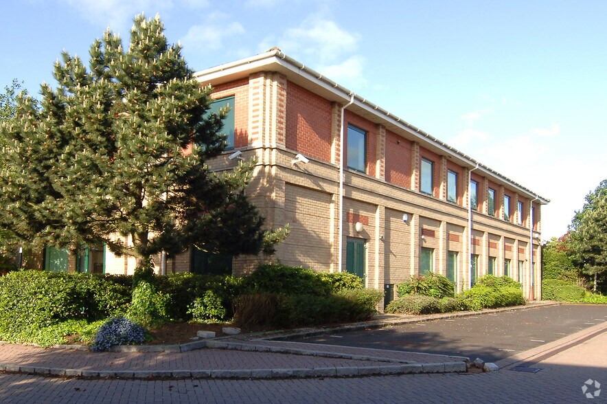 Herald Ave, Coventry for sale - Primary Photo - Image 1 of 1