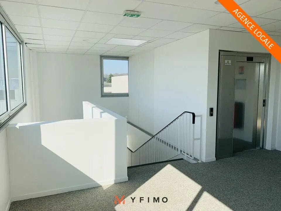 Location Bureaux 310 m² - Photo 1