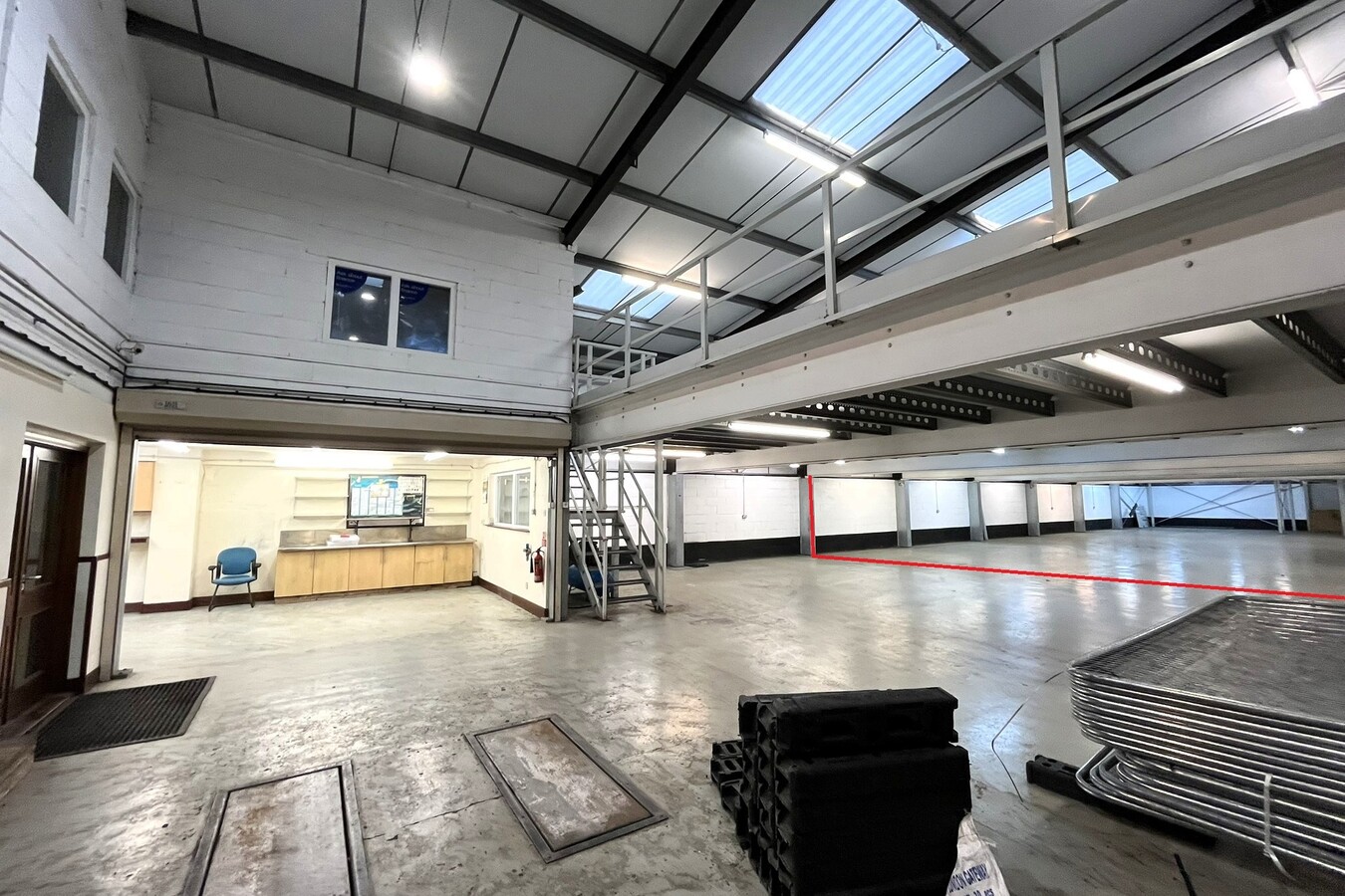 London Rd, South Ockendon, ESS RM15 4YG - Unit 17-19 - - Interior Photo - Image 2 of 2
