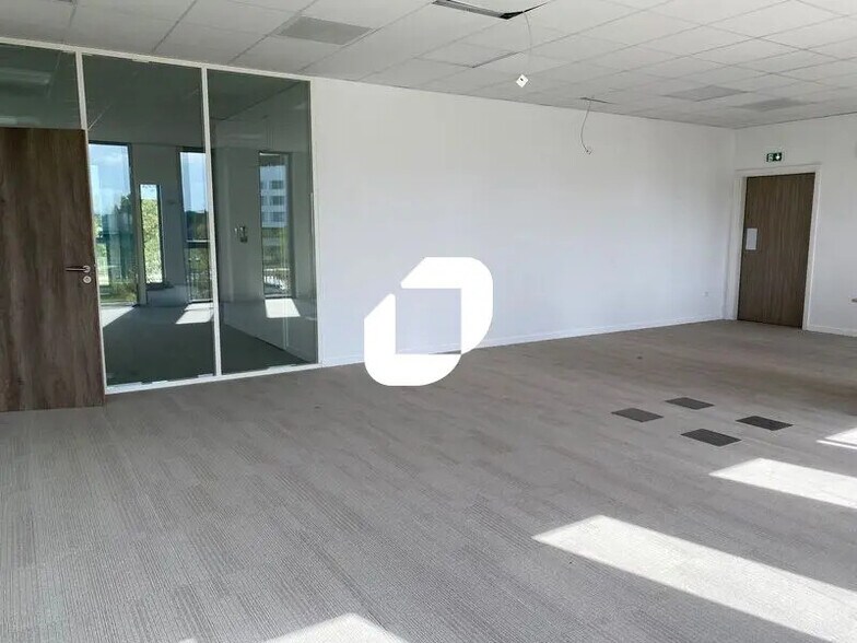 Office in Mérignac to rent - Building Photo - Image 2 of 11