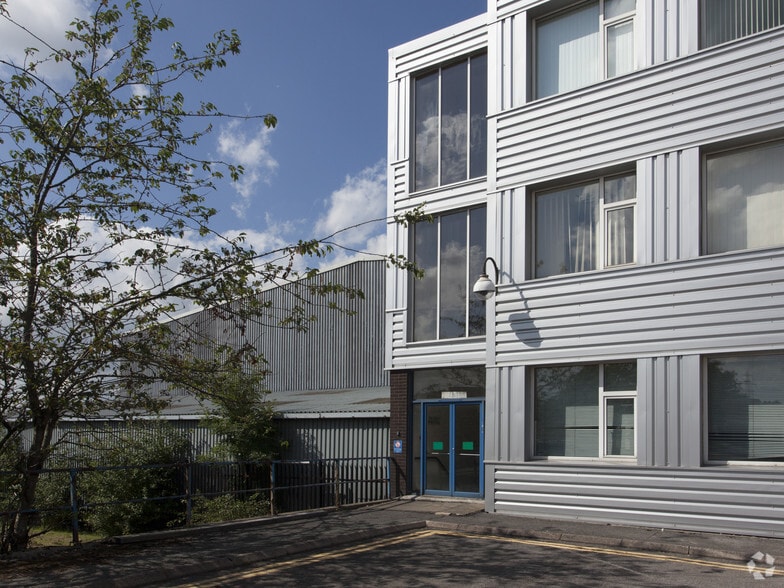 School Ln, Blackburn to rent - Building Photo - Image 2 of 3