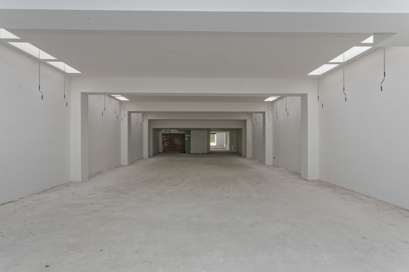 Sabadell, BAR 08208 - Unit 01 - - Interior Photo - Image 2 of 12