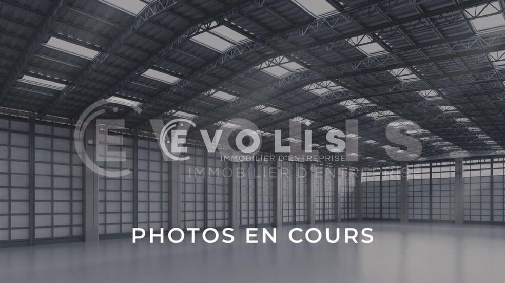 Light Industrial in Chelles to rent - Interior Photo - Image 1 of 4