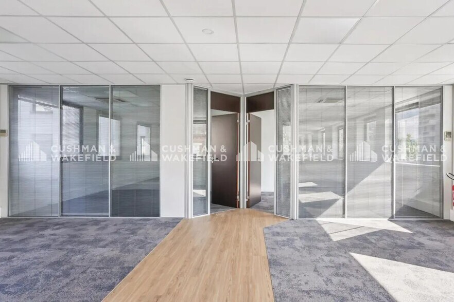 38-40 Rue Victor Hugo, Courbevoie to rent - Building Photo - Image 2 of 13