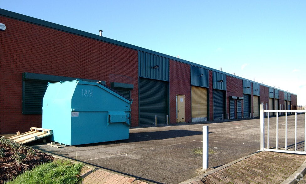 Carrick Ct, Middlesbrough to rent - Building Photo - Image 2 of 2