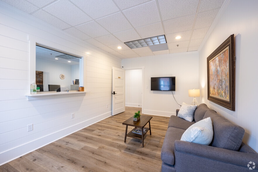 284 S Main St, Alpharetta, GA to rent - Interior Photo - Image 3 of 55