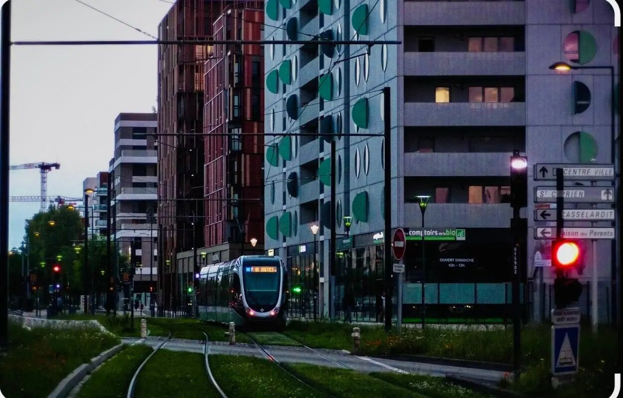 Retail in Toulouse for sale Building Photo- Image 1 of 2