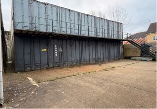 Hill Farm Av, Watford to rent Building Photo- Image 2 of 7