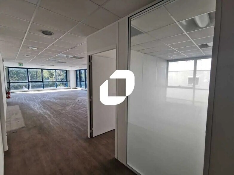 533 Avenue Du Général De Gaulle, Clamart to rent - Interior Photo - Image 3 of 48