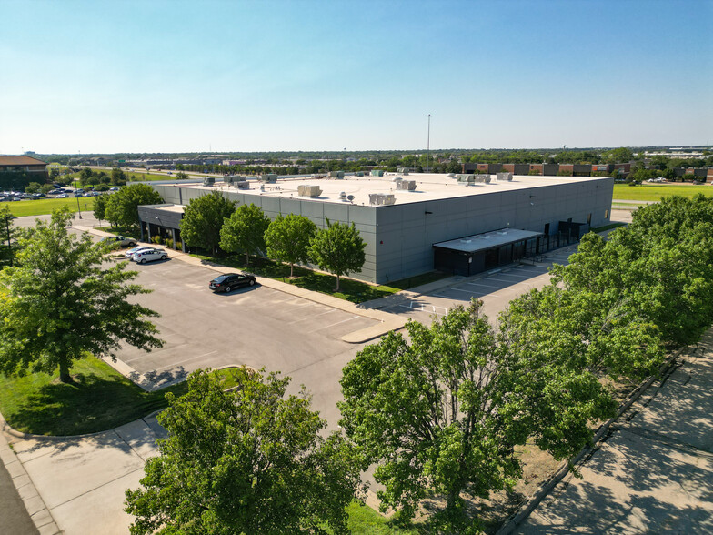 8400 E 32nd St, Wichita, KS for rent - Building Photo - Image 1 of 34