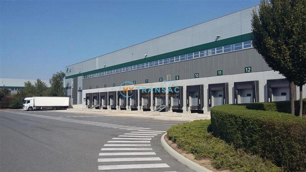 Industrial in Moissy-Cramayel to rent - Building Photo - Image 3 of 11