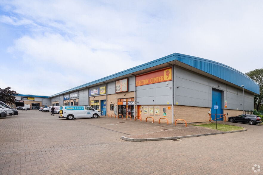 St. James Mill Rd, Northampton to rent - Primary Photo - Image 1 of 6