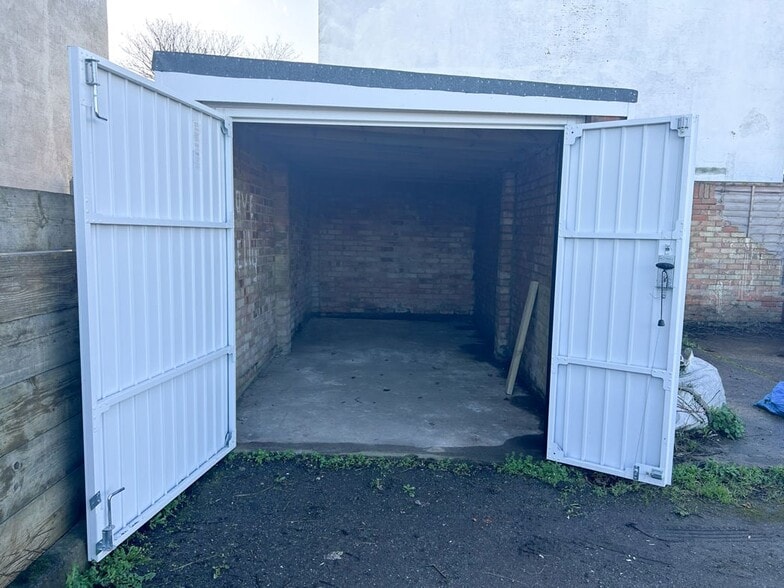 1 Melody Close, Sheerness for sale - Building Photo - Image 2 of 2