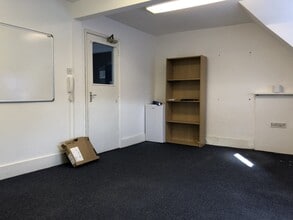 Kennelwood Ln, Hatfield to rent Interior Photo- Image 2 of 6