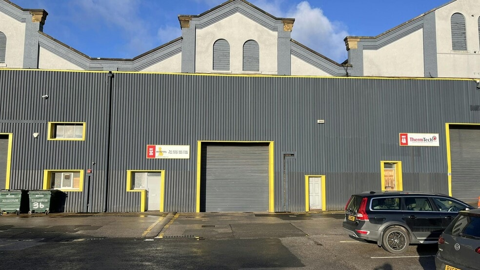 Kayley, Ashton-Under-Lyne to rent - Building Photo - Image 2 of 7