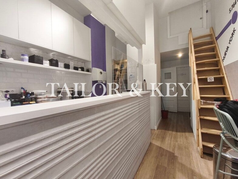 Retail in Madrid, Madrid to rent - Building Photo - Image 2 of 2
