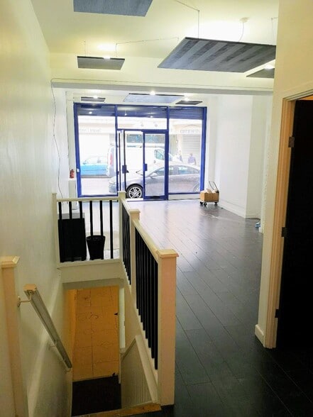 9-23 Leyden St, London to rent - Interior Photo - Image 3 of 5