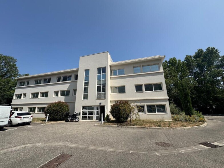 Office in Gémenos for sale - Building Photo - Image 1 of 4