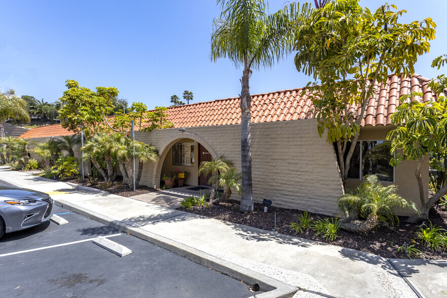 763-781 Academy Dr, Solana Beach, CA for rent - Primary Photo - Image 1 of 12