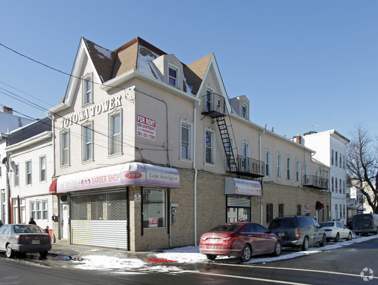 399 Totowa Ave, Paterson, NJ for sale - Primary Photo - Image 1 of 3