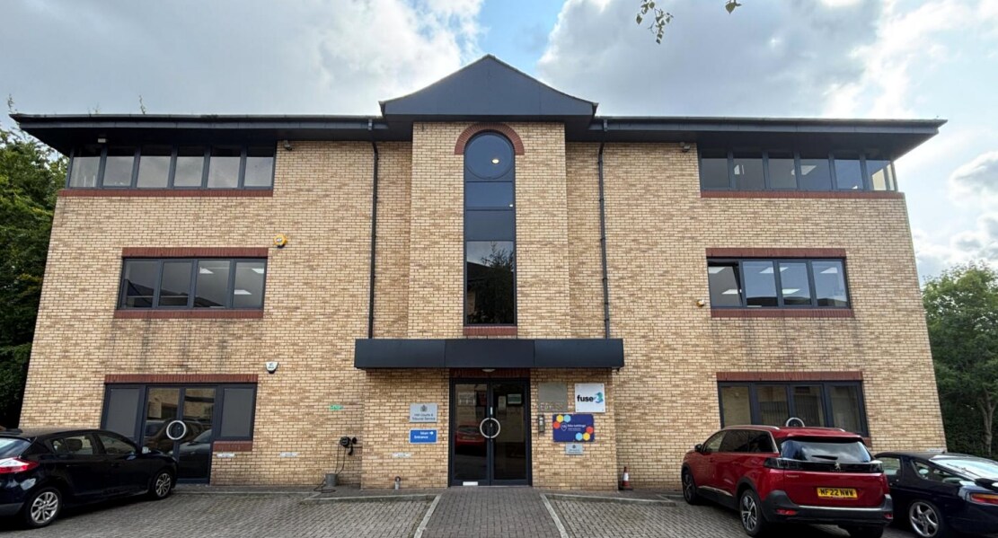 St George Sq, Bolton to rent Building Photo- Image 1 of 6