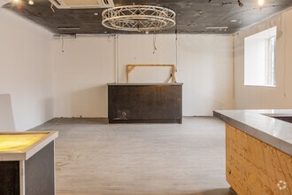 58 John Finnie St, Kilmarnock to rent Interior Photo- Image 2 of 6
