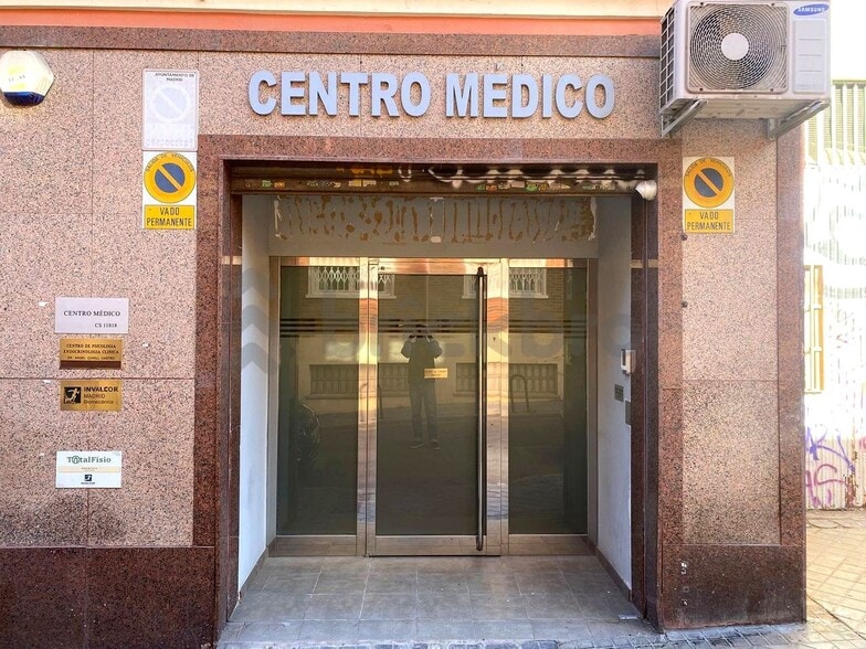 Retail in Madrid, Madrid to rent - Building Photo - Image 1 of 5