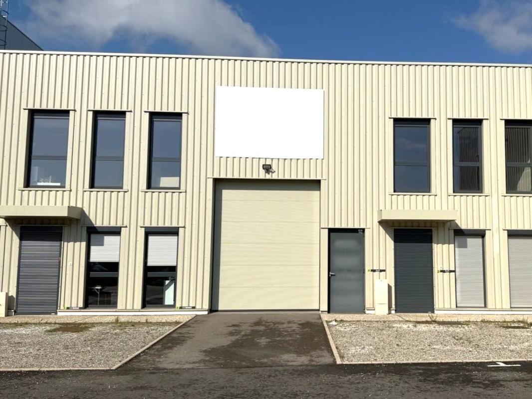 Light Industrial in Décines-Charpieu for sale Building Photo- Image 1 of 6