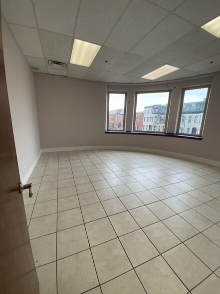 1822 Spring Garden St, Philadelphia, PA for rent - Interior Photo - Image 2 of 7