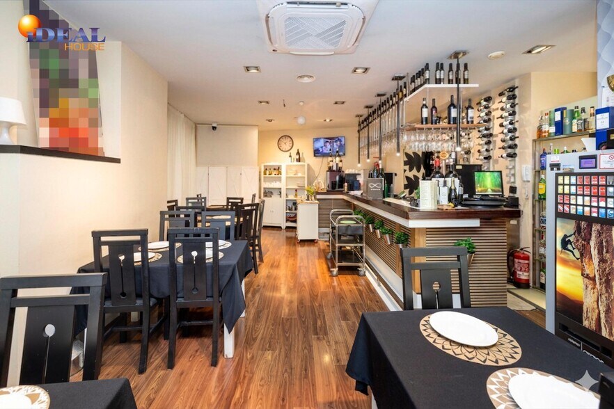 Retail in Granada for sale - Interior Photo - Image 3 of 20