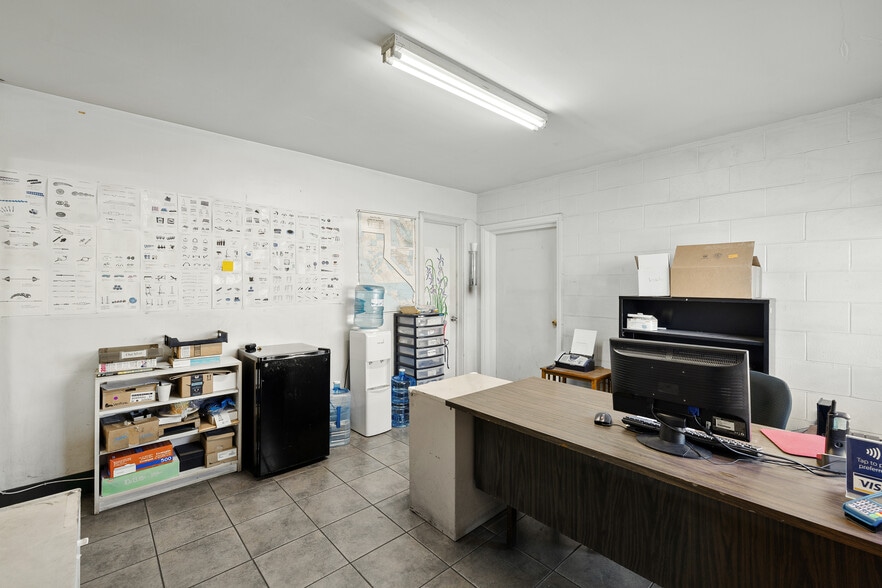 1428 W South Central Park Ave, Anaheim, CA to rent - Interior Photo - Image 3 of 12