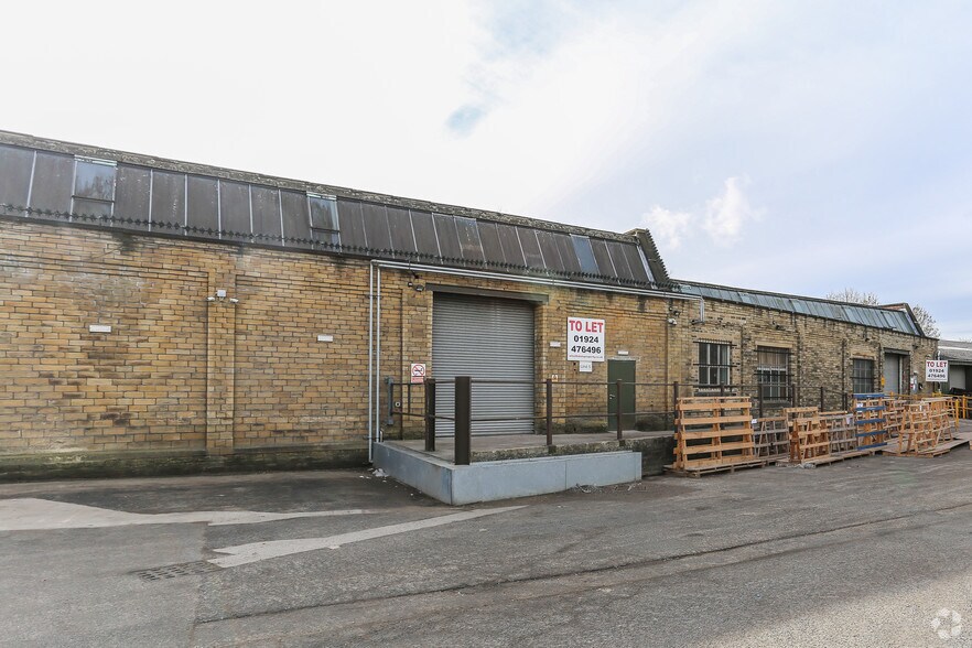 Huddersfield Rd Rd, Mirfield for sale - Building Photo - Image 2 of 5